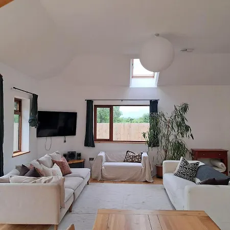 Holiday home Spacious 4 Bedroom Retreat In Peaceful Location