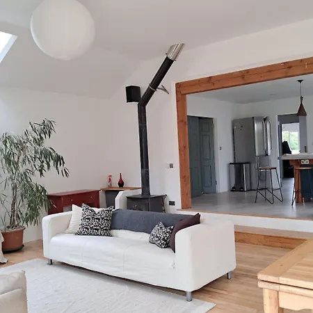 Holiday home Spacious 4 Bedroom Retreat In Peaceful Location *